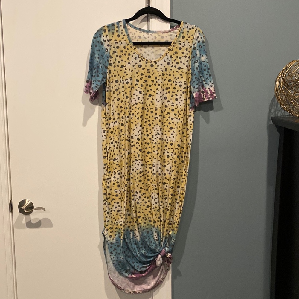 Comfy short sleeved animal print midi dress